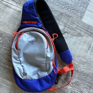 Osprey Daylite Sling - like new! Used twice for trail runs.